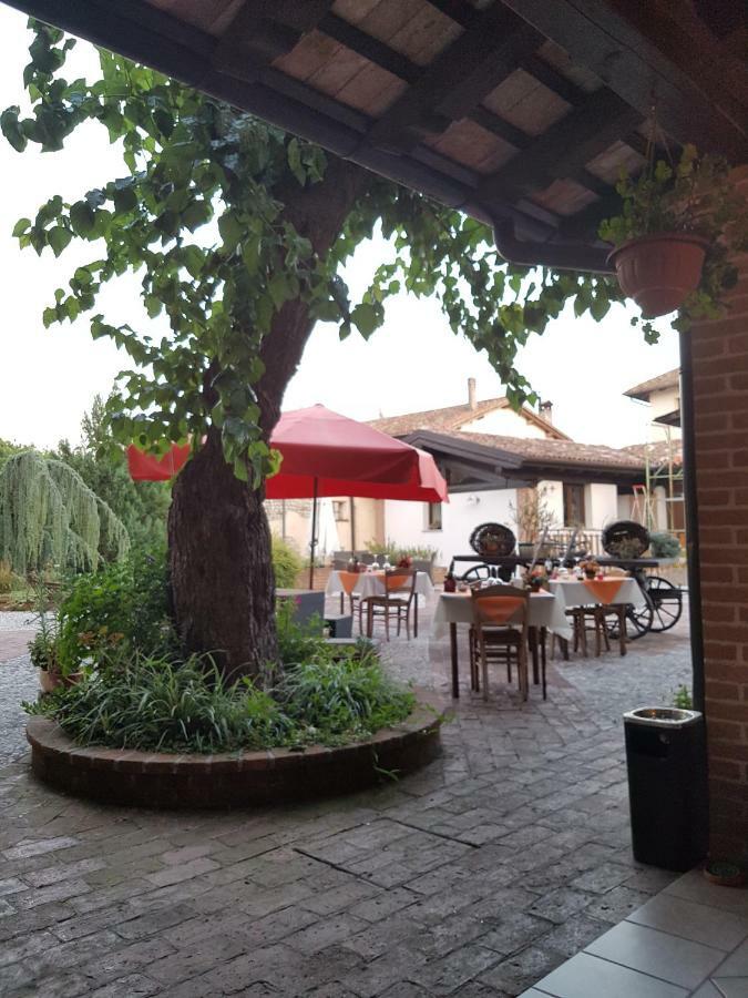 Al Fienile Hotell Orzano Exteriör bild