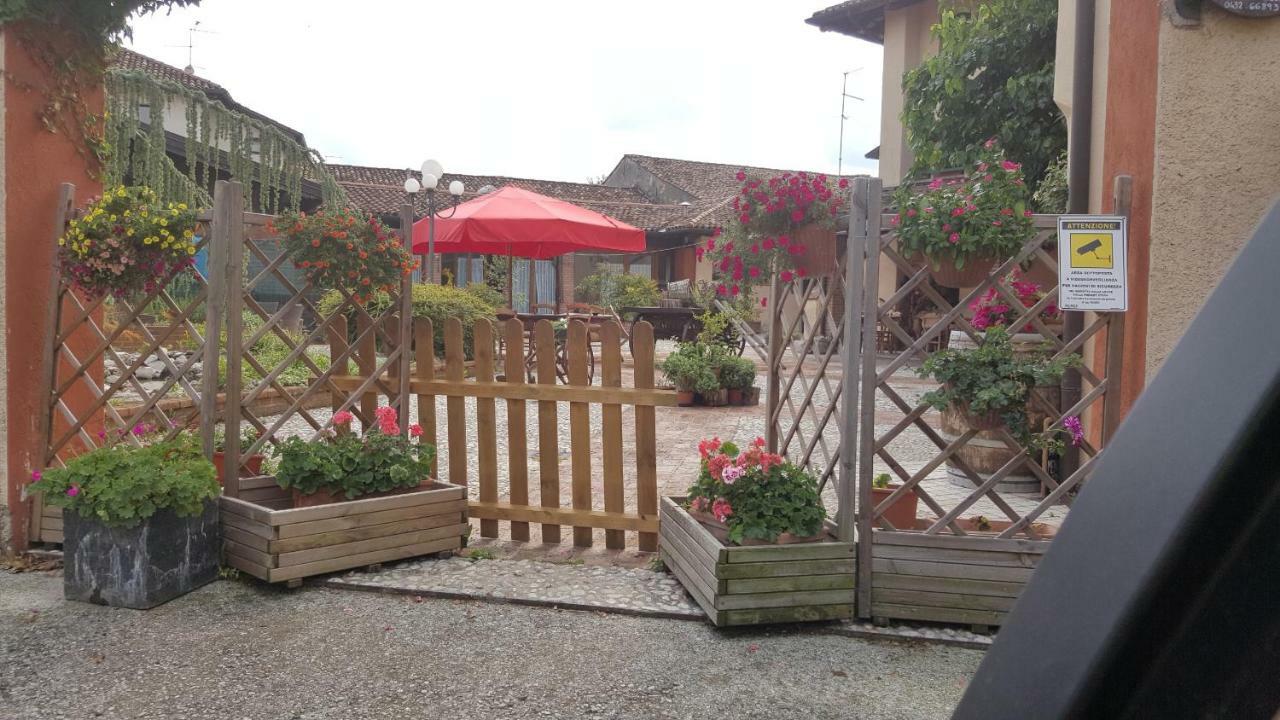 Al Fienile Hotell Orzano Exteriör bild