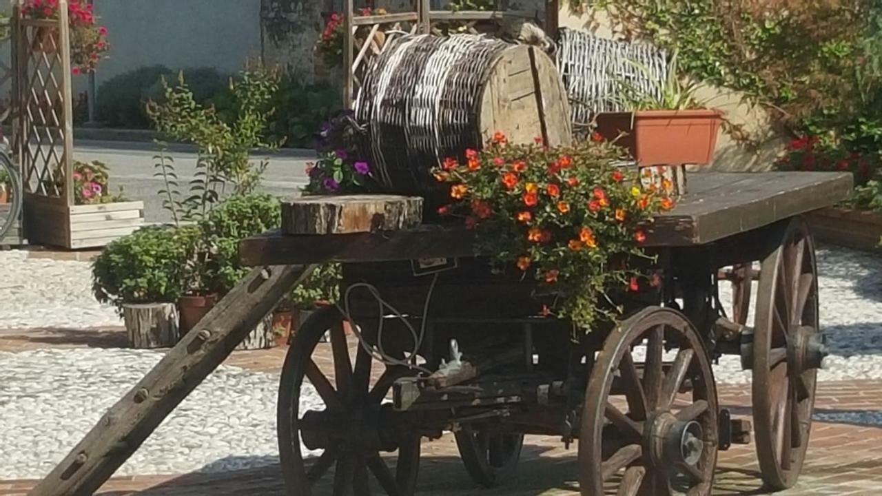Al Fienile Hotell Orzano Exteriör bild
